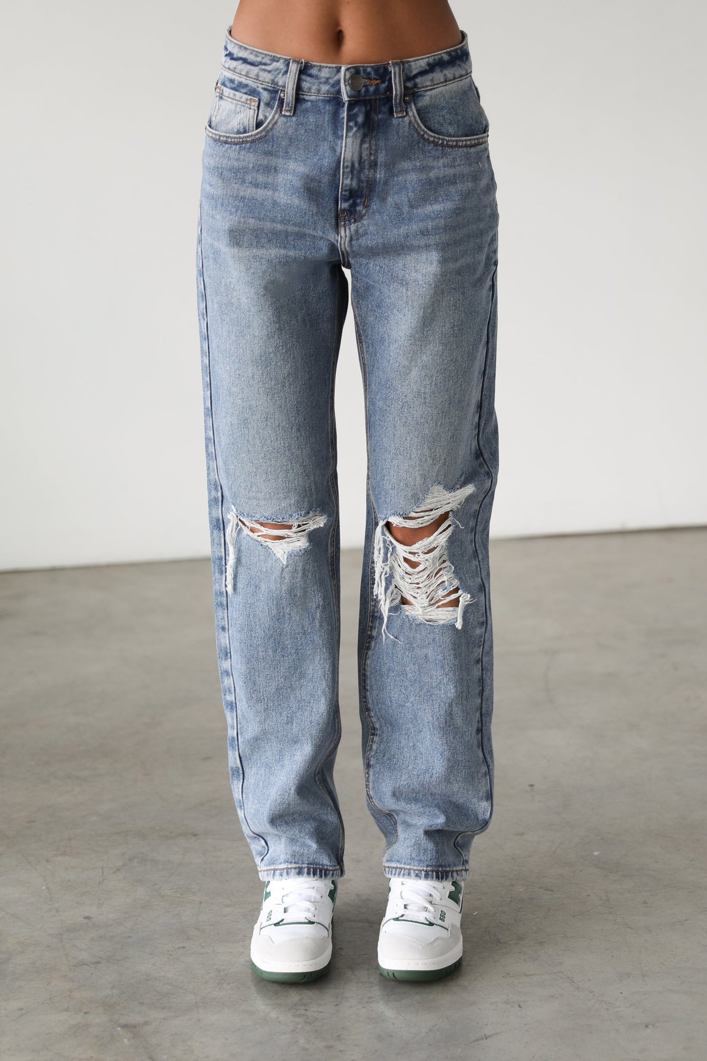 High Rise Straight Leg Denim Jeans- 7136