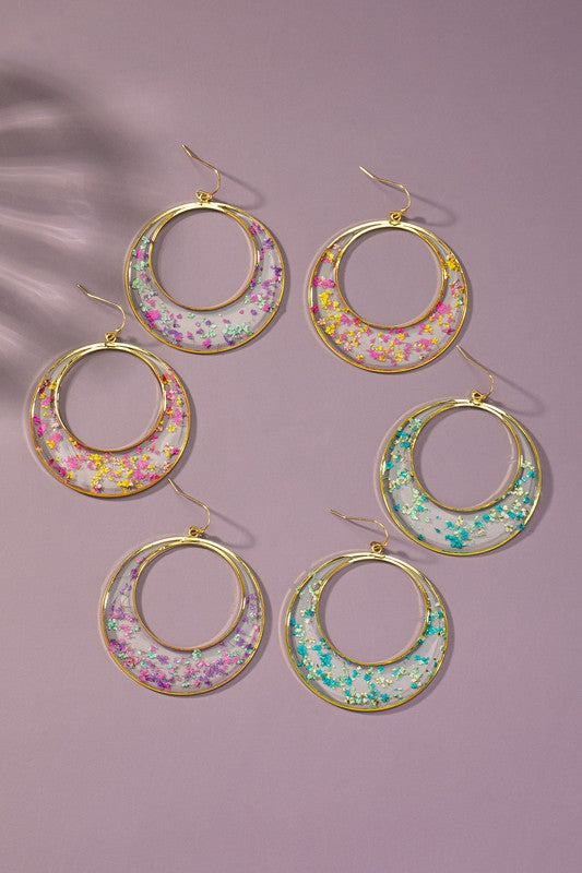 Dried flower resin hoop earrings