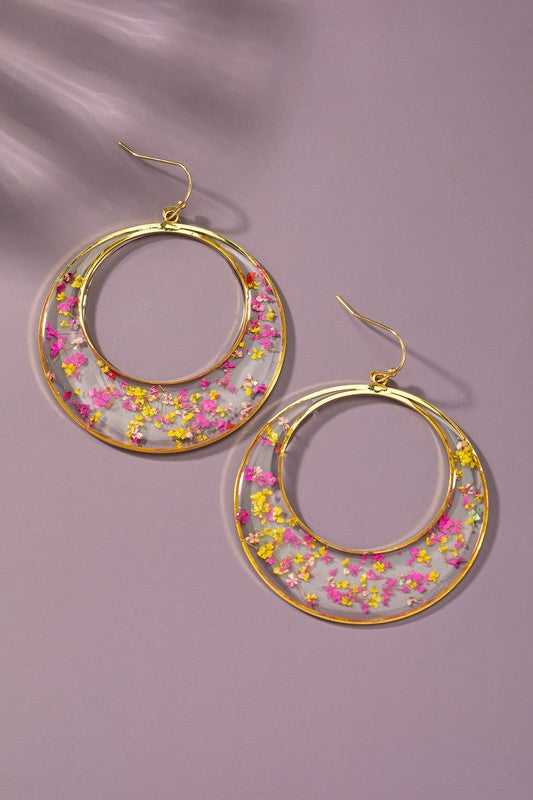 Dried flower resin hoop earrings