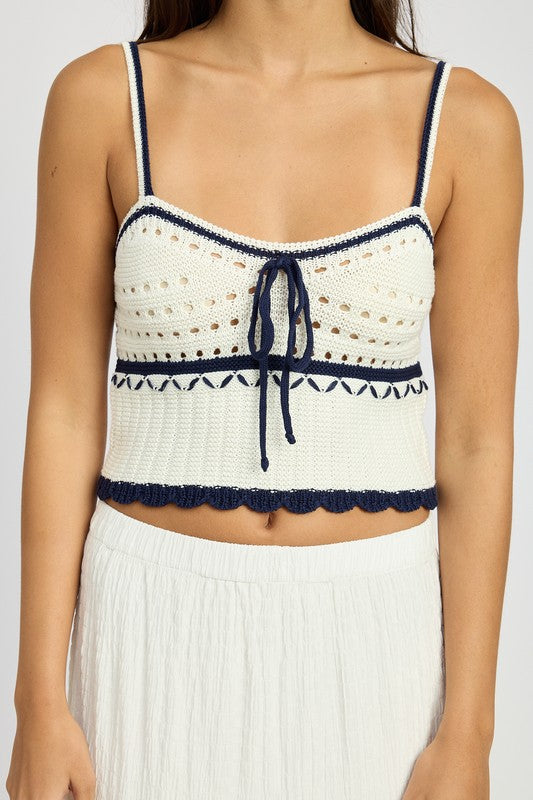 CONTRASTED CROCHET CROP TOP