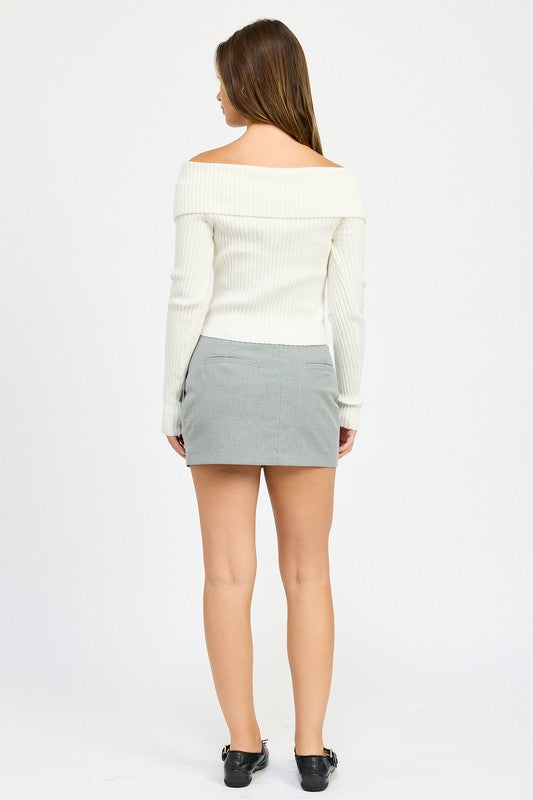 MINI SKIRT WITH DIAGONAL BUTTON DETAIL