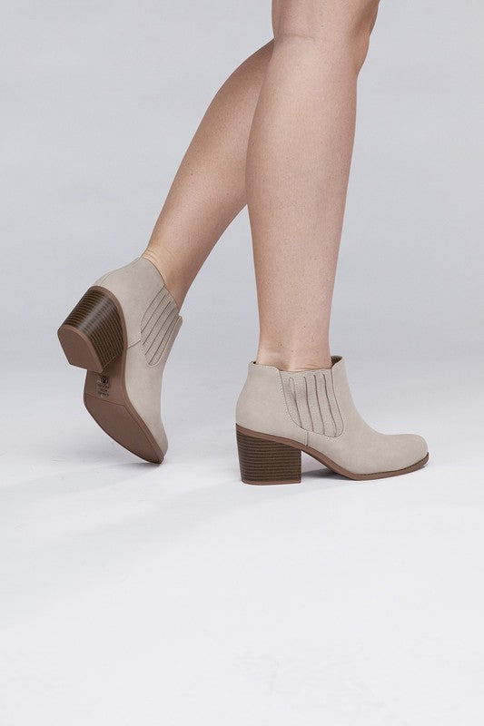 VROOM Ankle Booties