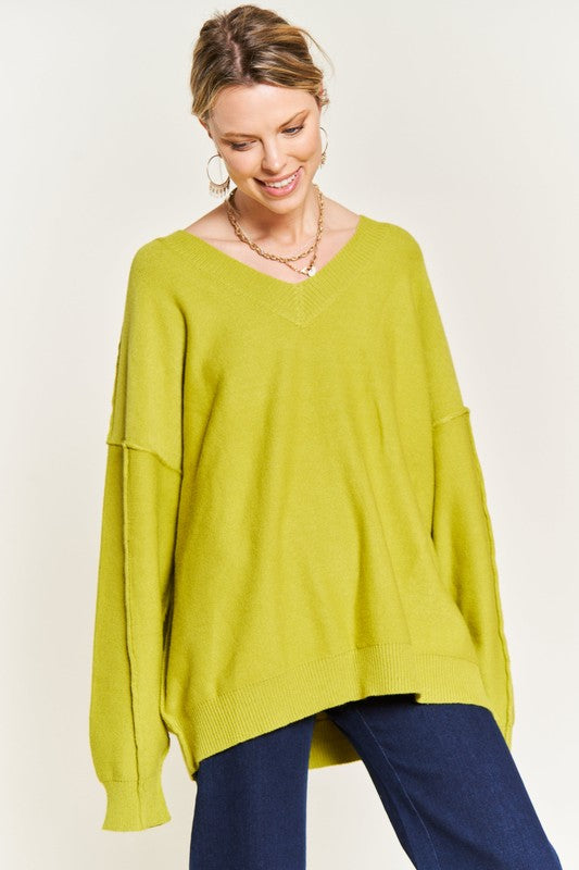 V-NECK OVERSIZED SWEATER PLUS