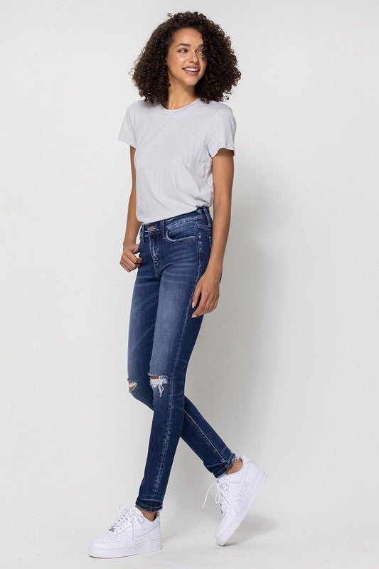 Mid Rise Ankle Skinny W/Distressed Hem