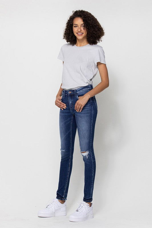 Mid Rise Ankle Skinny W/Distressed Hem